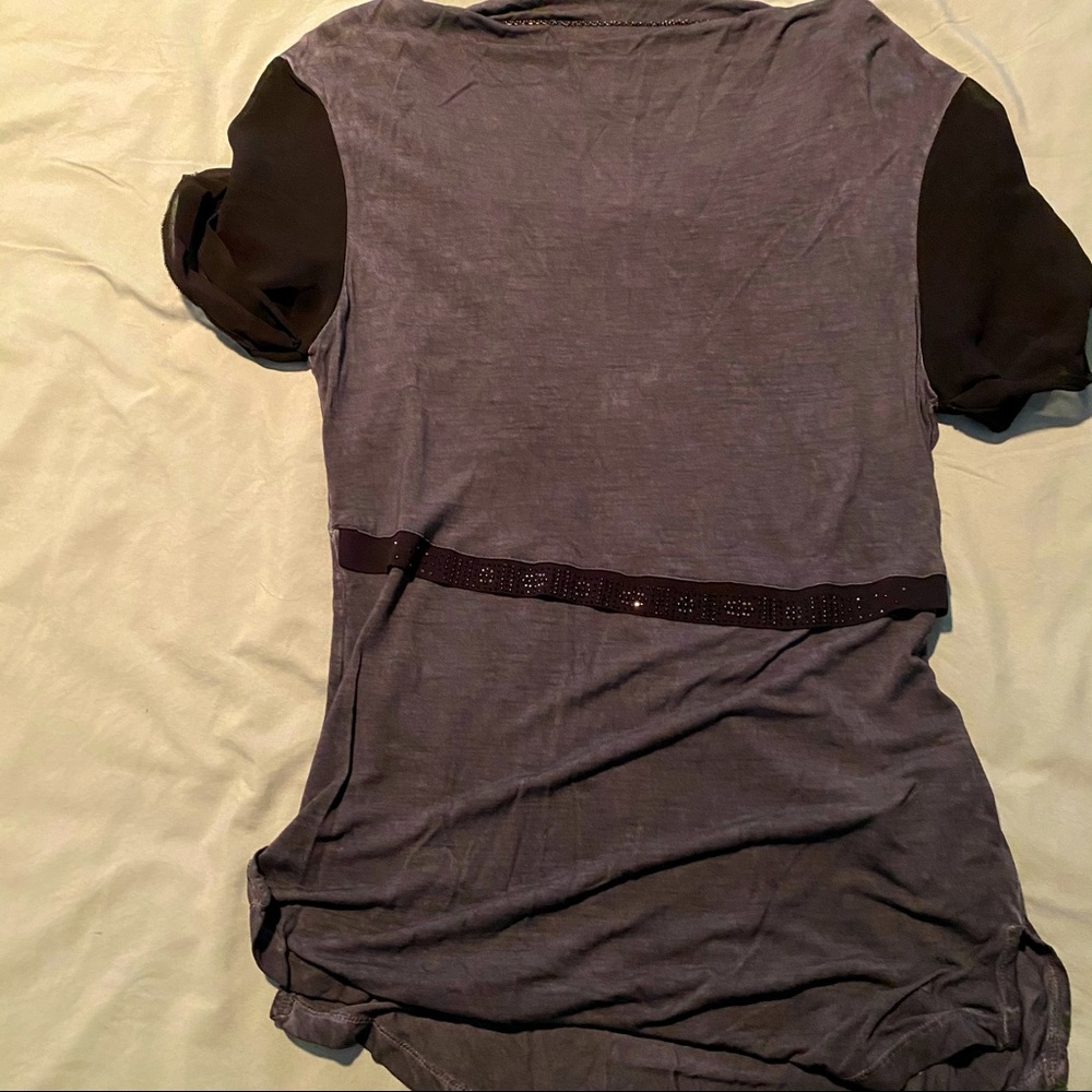 Fancy T-shirt with open back and embroidery